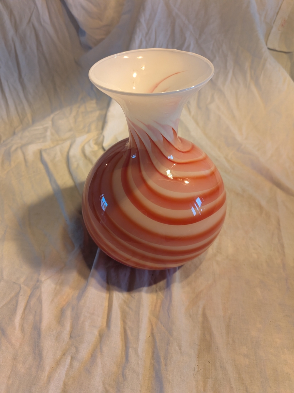 2/60$ Vintage White and Coral Swirl Glass Vase